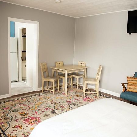 Charming French Studio Apartment Ларами Экстерьер фото